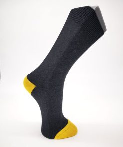 Chaussettes en coton d’Egypte anthracite pointes et talons jaunes Berthe aux grands pieds